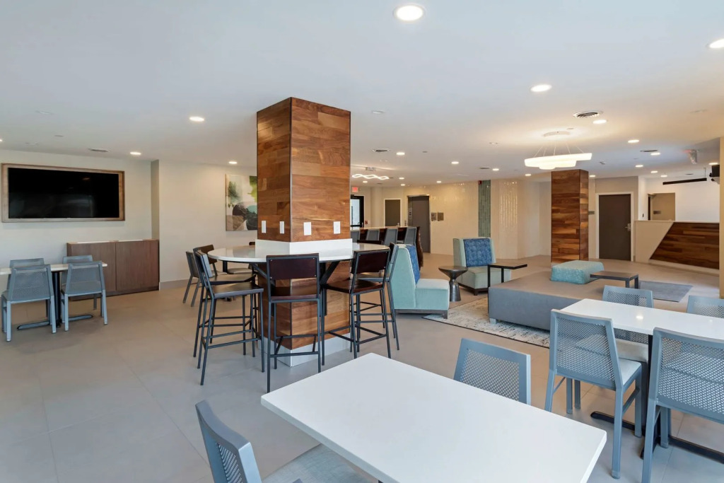Garner Hotel Pigeon Forge Downtown by IHG