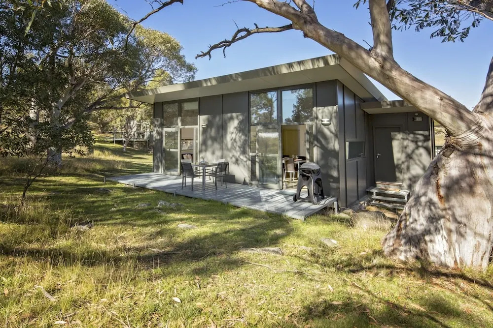 Ecocrackenback 10 'Sustainable, luxurious chalet close to the slopes.'