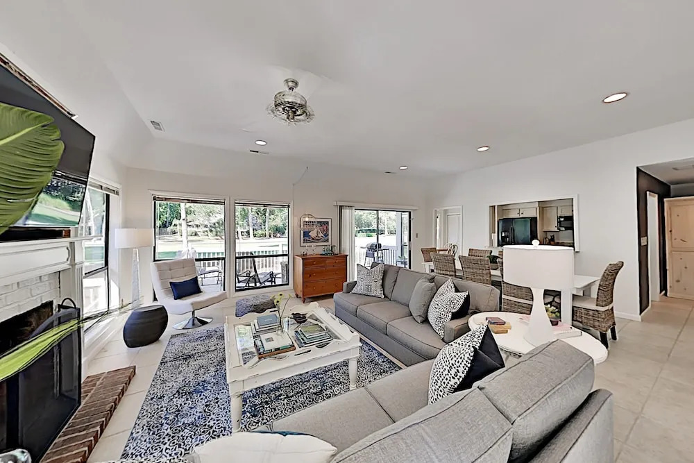 New Listing! All-Suite Harbour Town Gem Near Beach Home