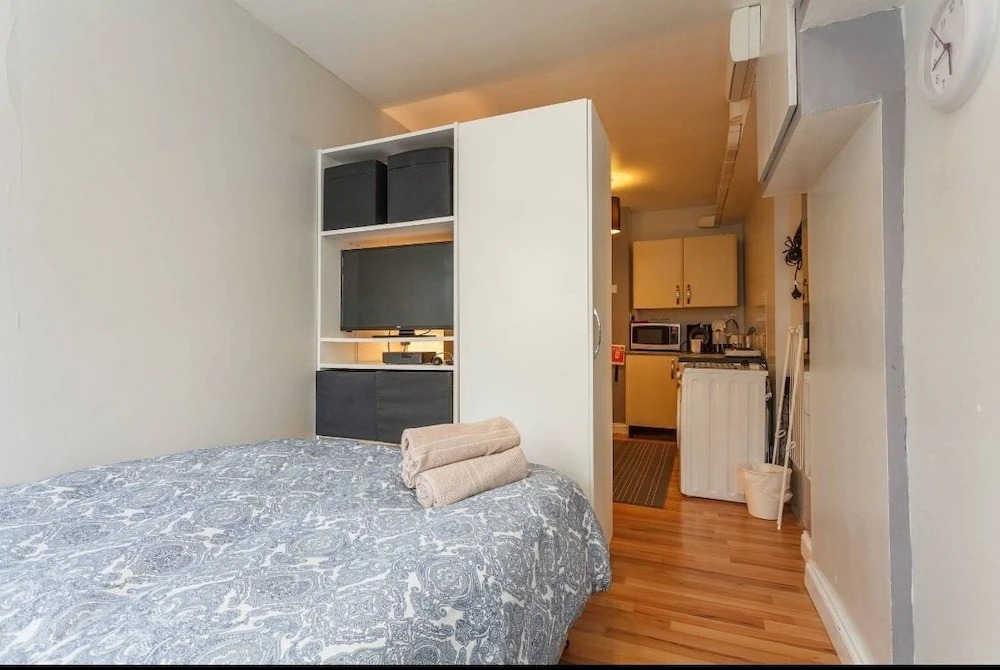Shirley Apartments, Cozy Studio, 10 Min Drive to City Centre and Cruise Ship Terminals