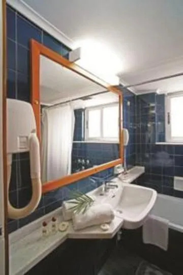 Ionis Hotel