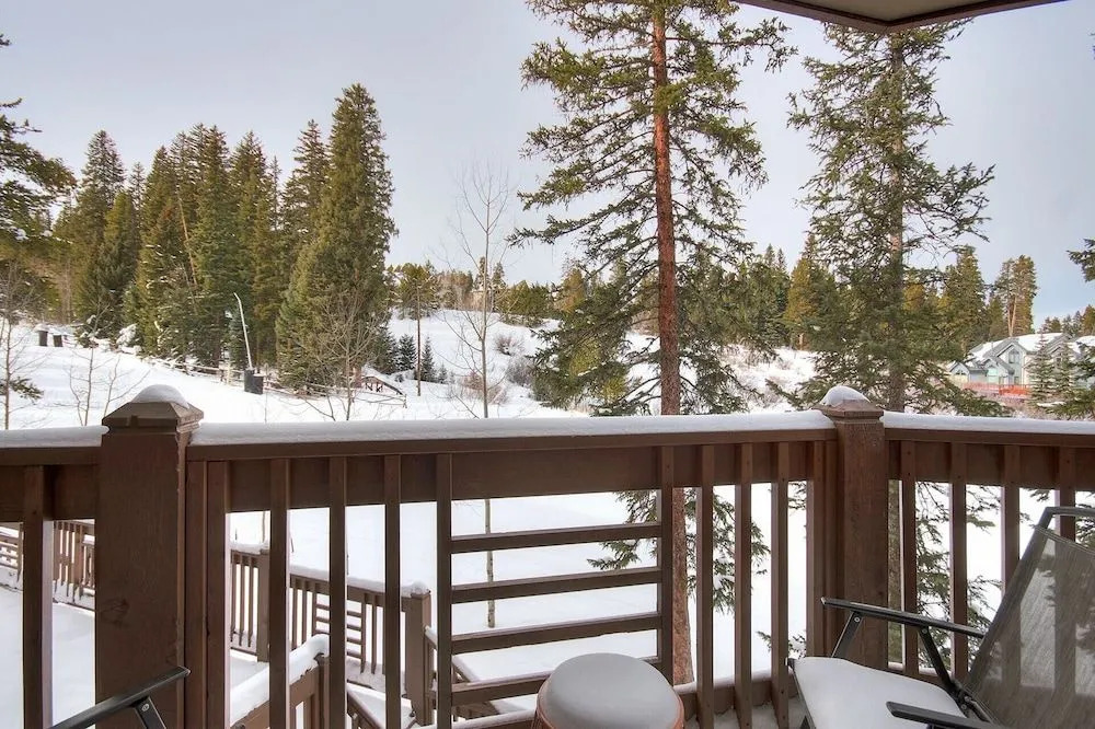 Tyra Summit A2E/F - 4 Br Condo