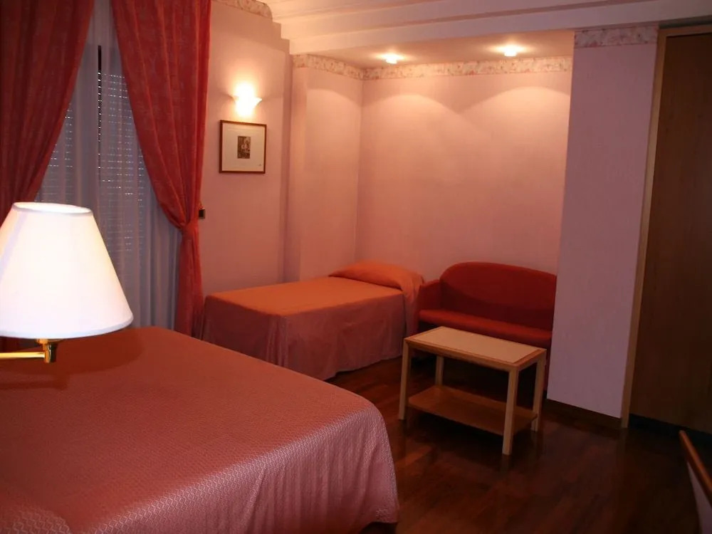Hotel Lory & Ristorante Ferraro