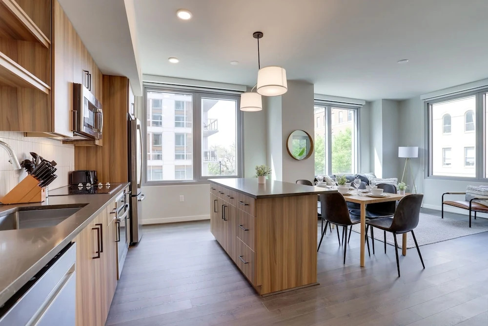 Gorgeous 1Br at Clarendon With Gym