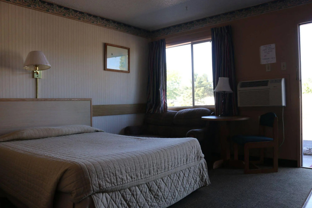 Studio 6 Suites - Albany, OR