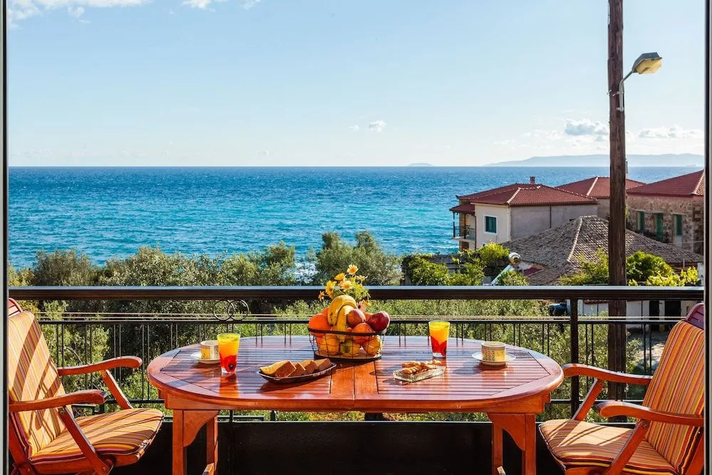 Sunset Serenity - Kardamili Seaside Getaway