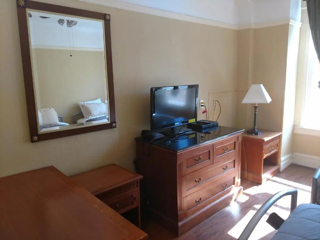 Yale Hotel
