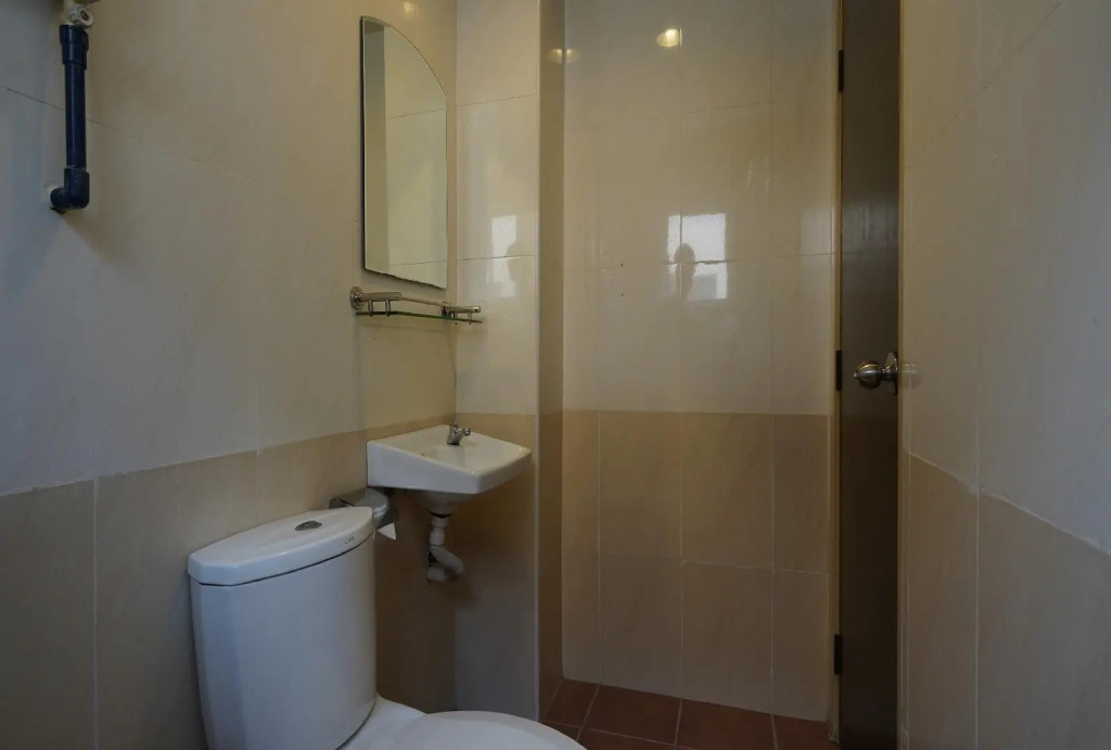 OYO 43955 N9 Business Hotel