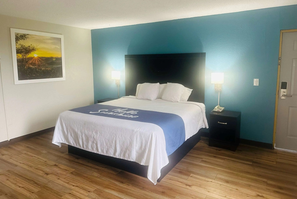 Days Inn by Wyndham Easley West Of Greenville/Clemson Area