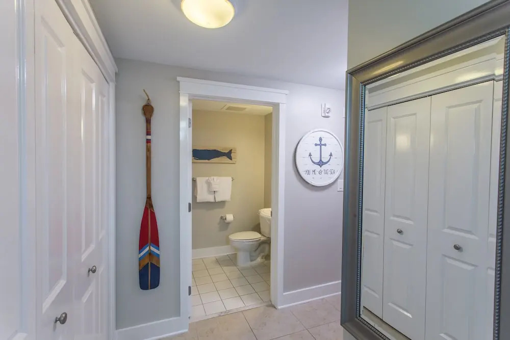 Waterscape A230 - 1 Br condo by RedAwning