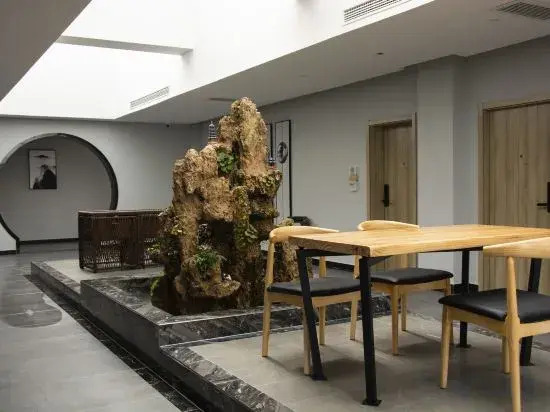 Huamei Elegant Hotel (Huashan Scenic Area Tourist Center)