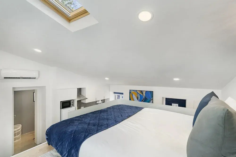 Urban Escape: 1-Br W/Mezzanine Near Campo Ourique