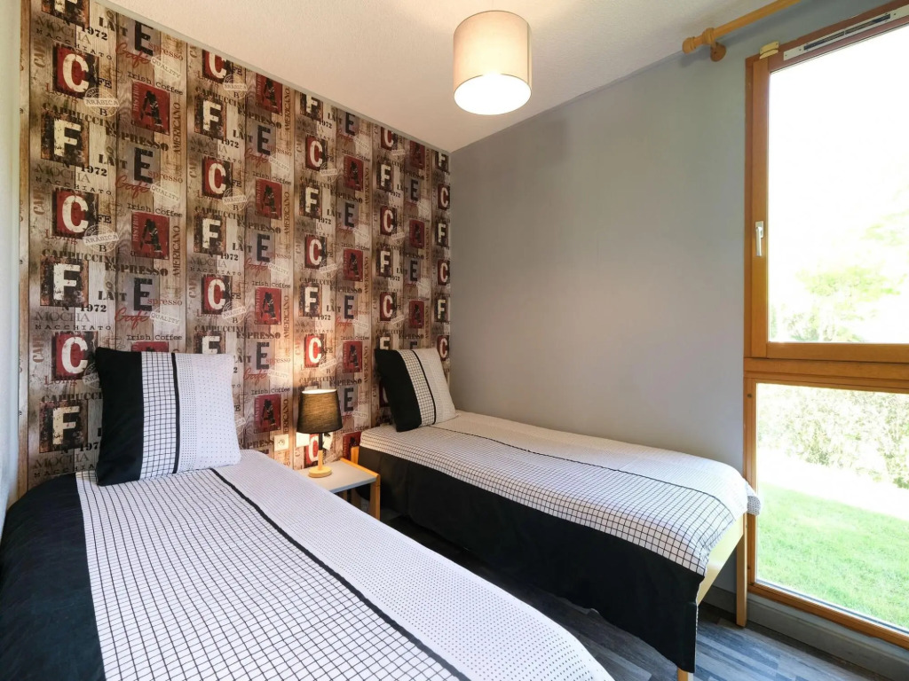 Snug Holiday Home in Signy le Petit with Private Terrace