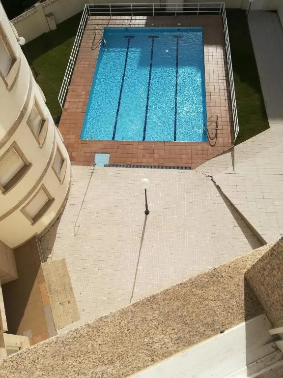 Apartamento en edificio nuevo, con piscina, vistas a la ría y al puerto, ESTANCIA MÍNIMA 14 noches, perfil familiar, no se admiten grupos de jovenes