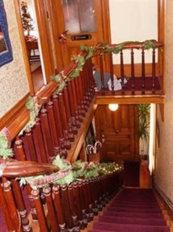 Stauer House B & B