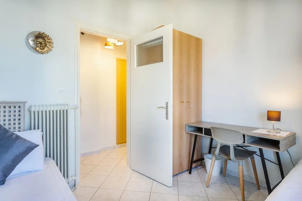 Ranias luxurious Apartment with sea view!