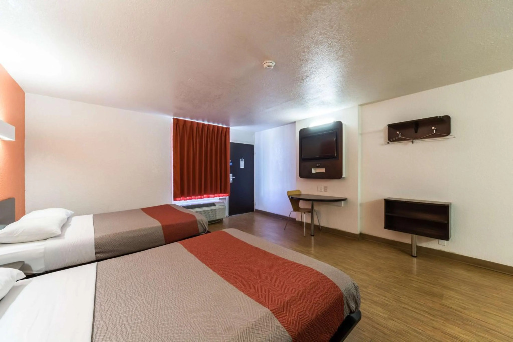 Motel 6-Uvalde, TX