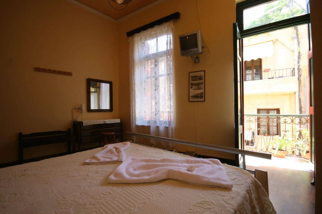 Ifigenia Rooms & Studios