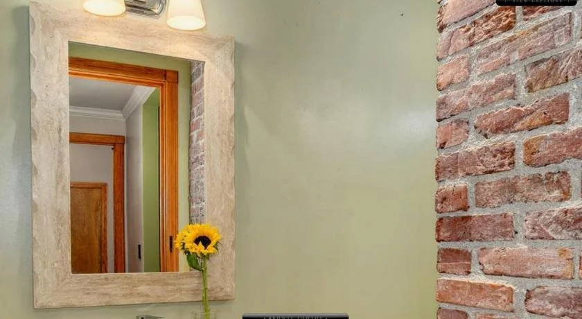 The Tropical Guesthouse