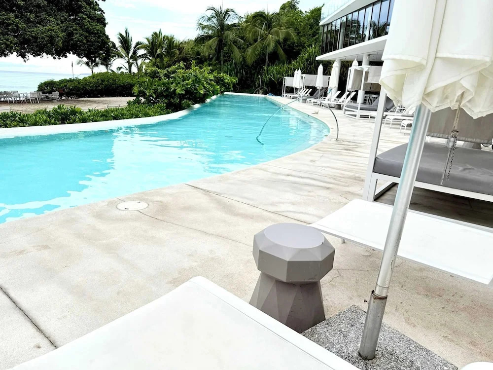 Luxury 2BR Bolongo Ocean View Private Beach