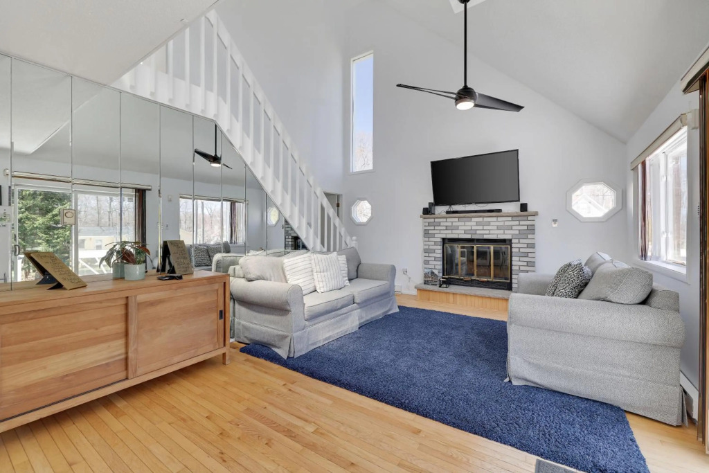 Cozy Poconos Mountain House with 3 bedrooms
