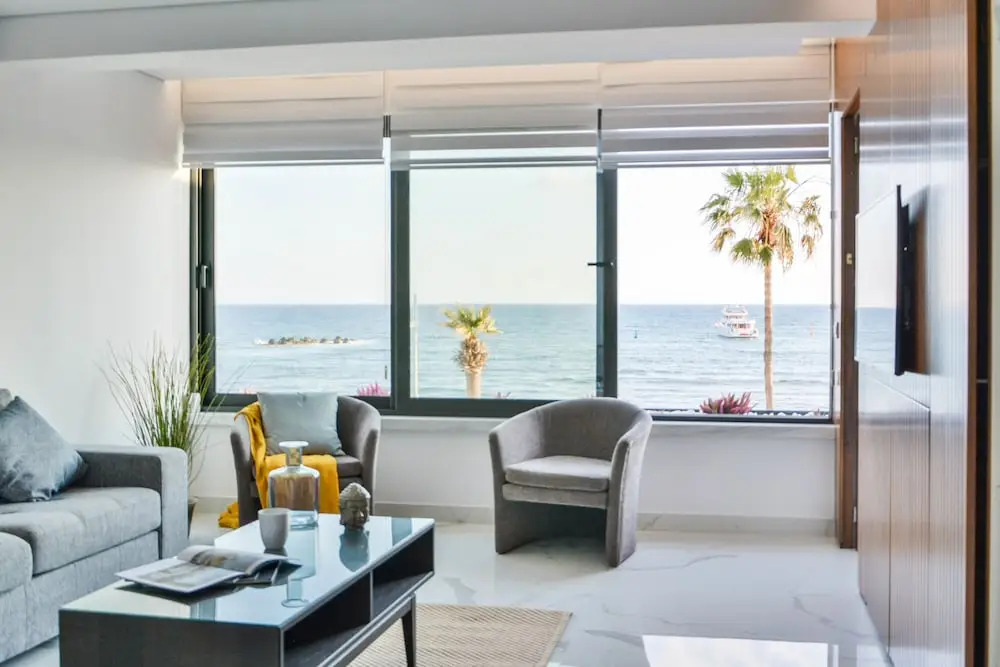 Phaedrus Living Seaview Luxury Marina Court 213