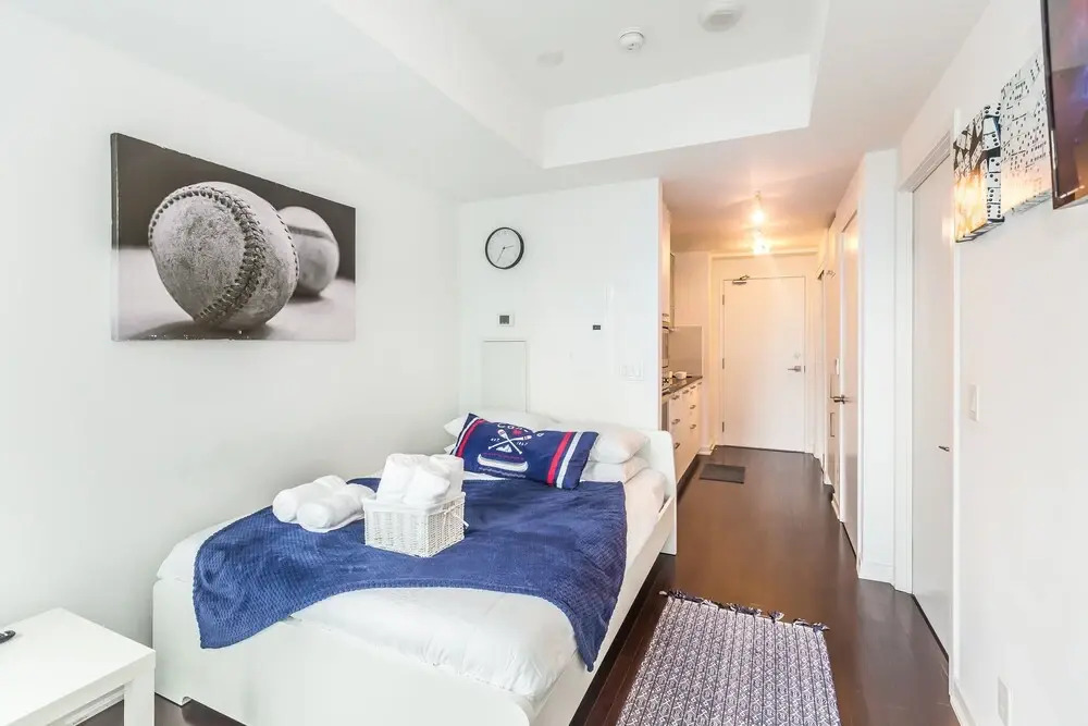 New!! Couples Retreat.luxury Condo.central