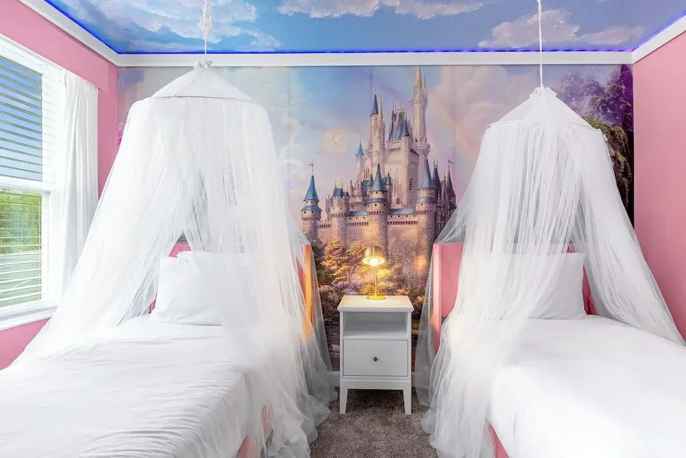 Upstay24-PPLHomeThemeRoomsPoolSpaCinema