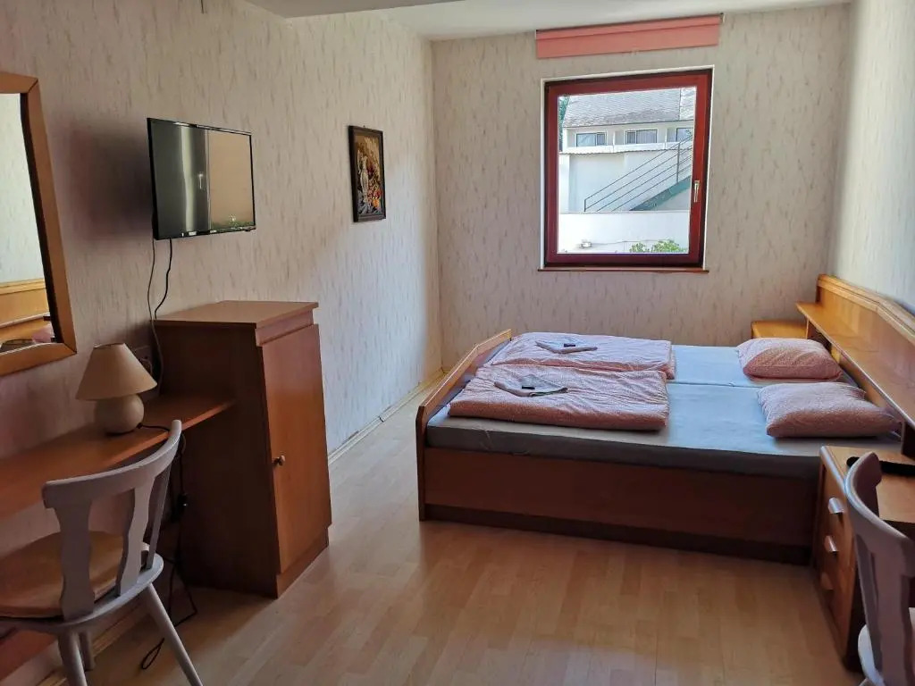 Máté Pension