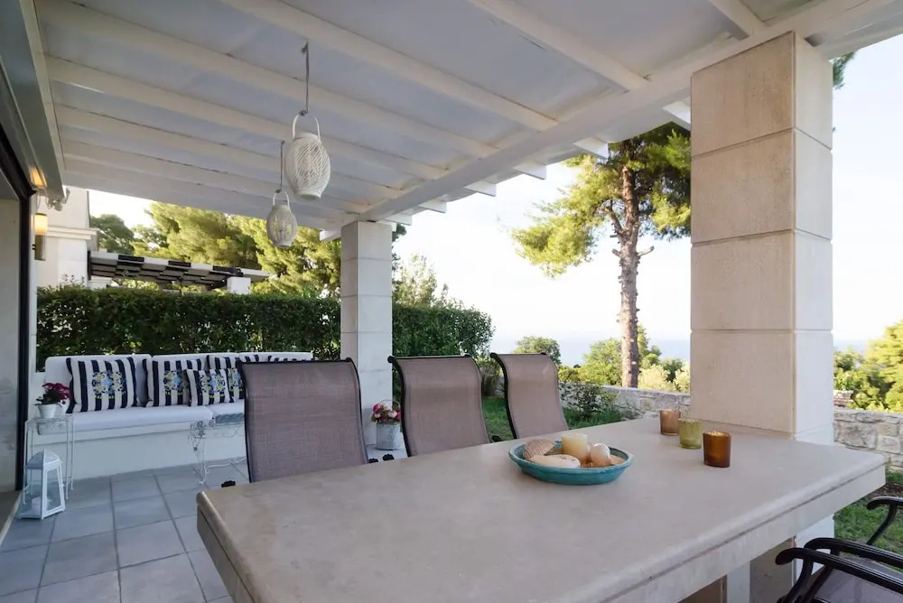 Maisonette with sea and mountain view