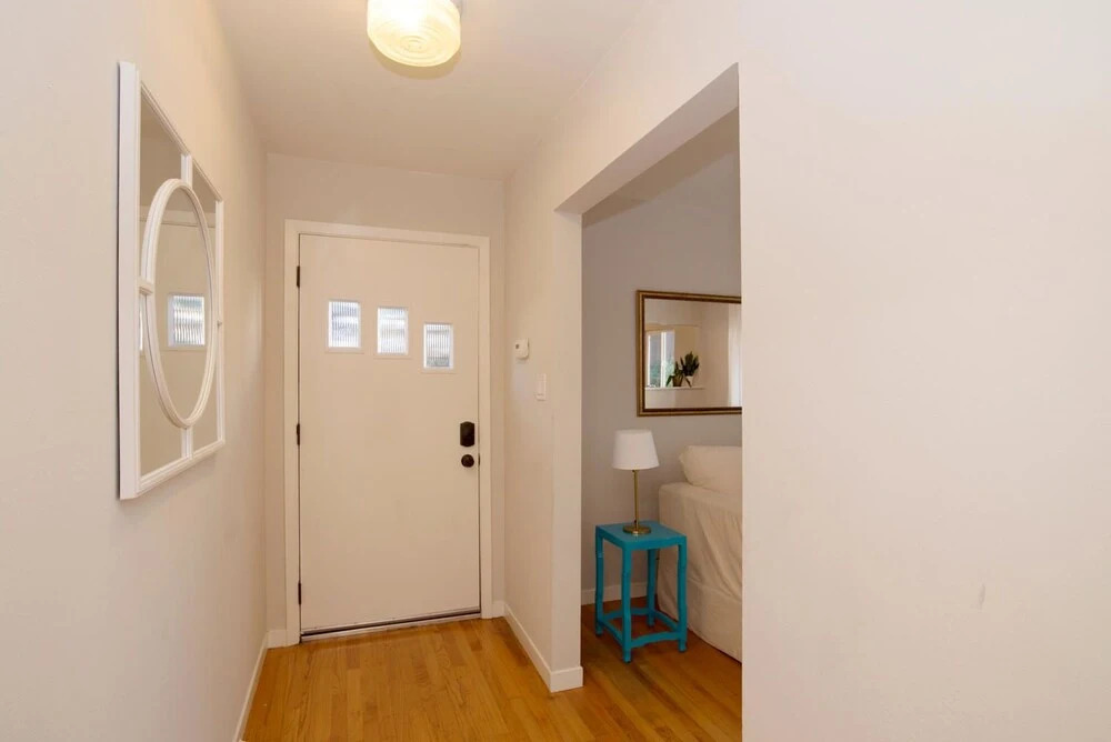 Charming & Cozy Dolores Park Condo by RedAwning