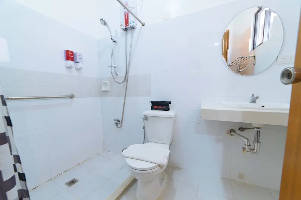 RedDoorz Plus @ San Roque Roxas City