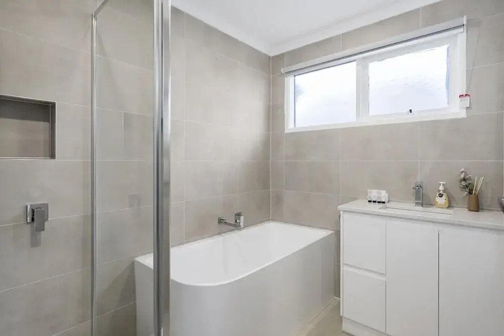 2-bed Rosebud Apartment With BBQ & Garden