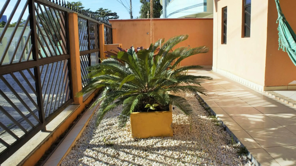 Casa 02 dorm na Rua Salmao