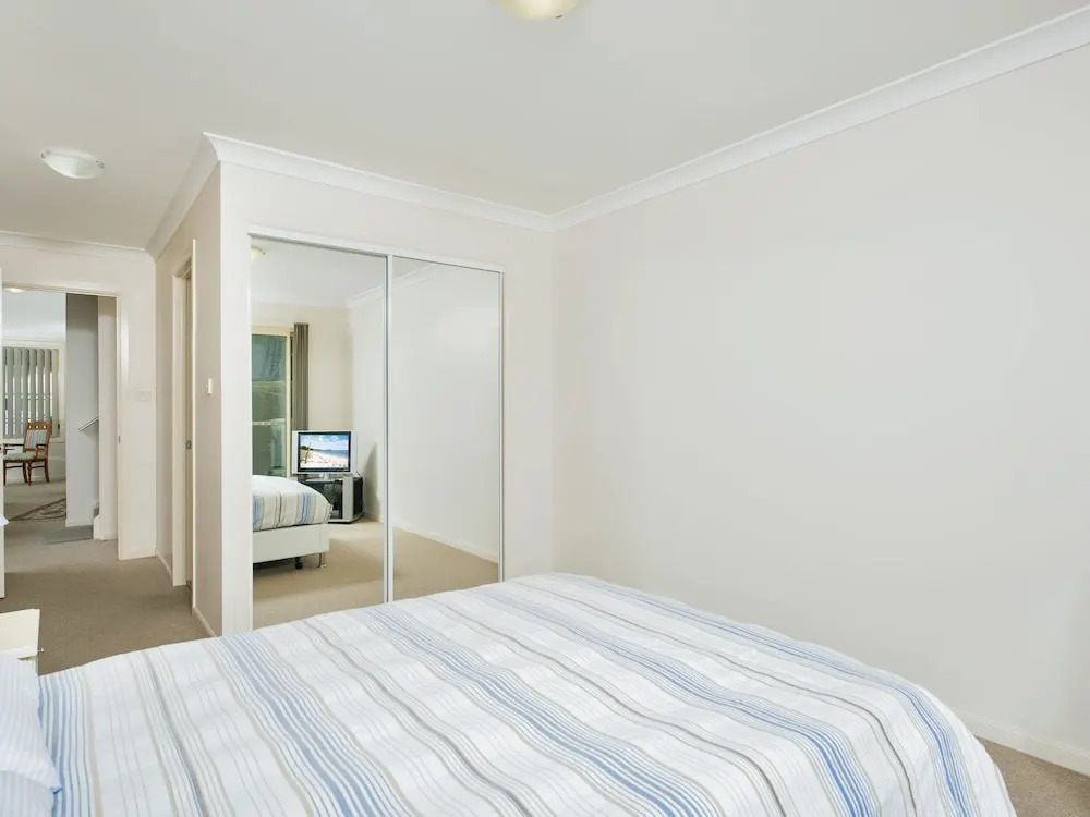 Lagoons Estate, 6 Dowling Street