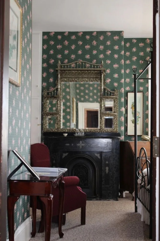 Carriage House Inn