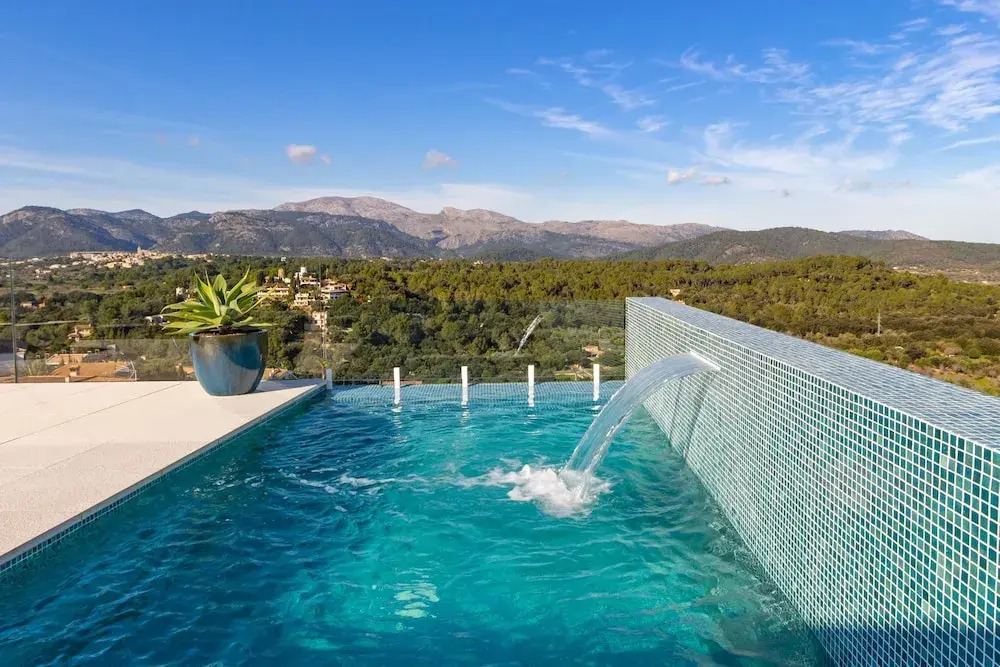 Montblau in Buger With 4 Bedrooms and 5 Bathrooms