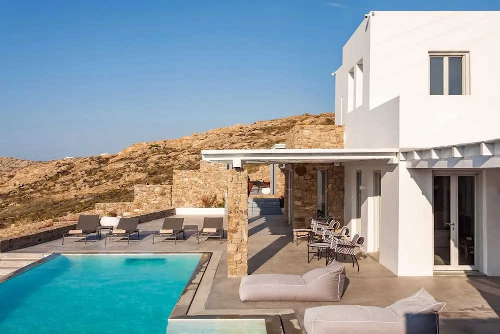Epic Twin Luxurious 14 Bedrooms Villa for 28