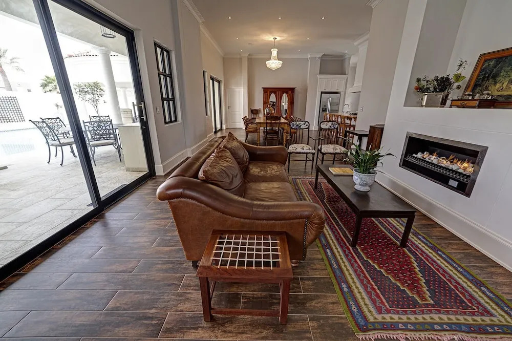 Lagoon Luxury Suites