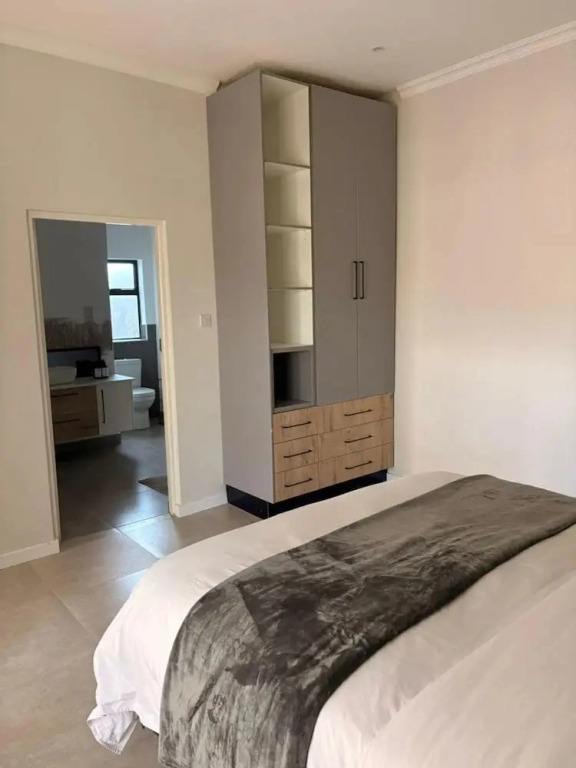 One Bedroom Modern Apartment in Fomona - 2386