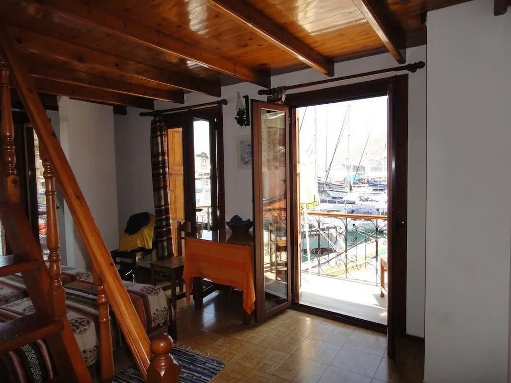 Captains Suites