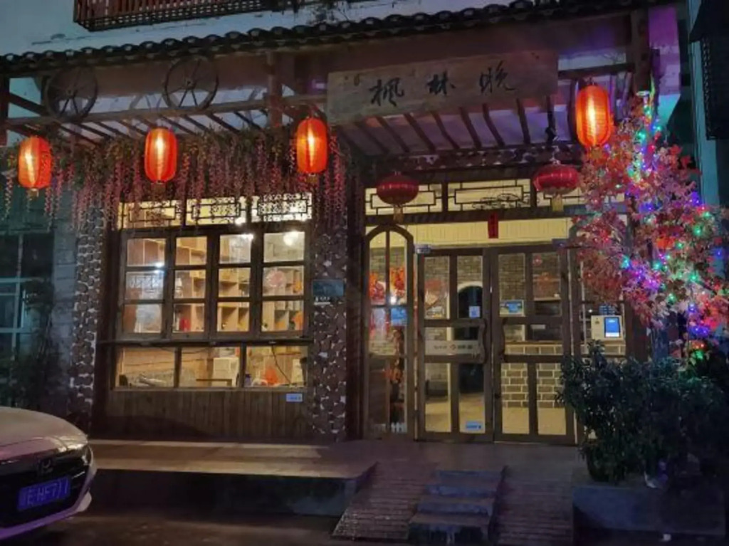 Yangshuo Fenglin Evening Inn (Bus Terminal Opera House Store)