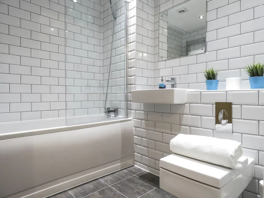 Tudors eSuites Birmingham Canalside Apartments
