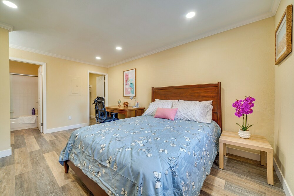 1 Block to Dtwn Pleasanton: Condo w/ Pool Access
