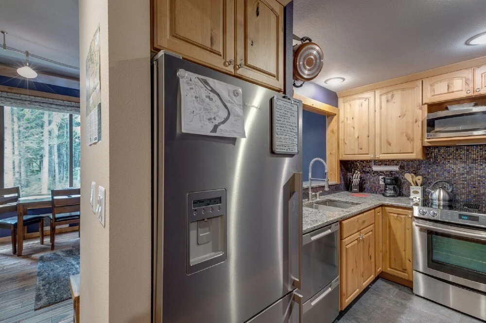 23SW - Luxurious - Wi-Fi - Fireplace - Sleeps 4