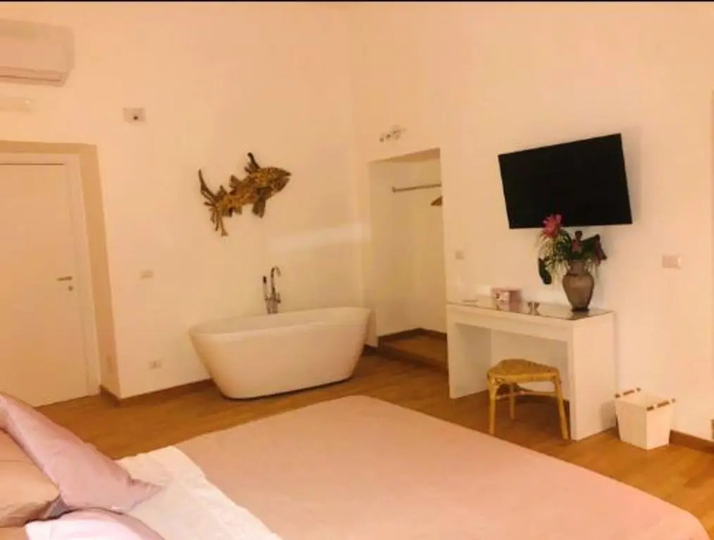 5 bedrooms appartement at Napoli 500 m away from the beach with sea view and wifi