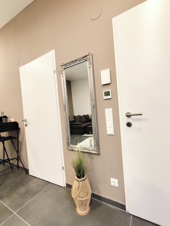 Cozy Apartment with Free Parking
