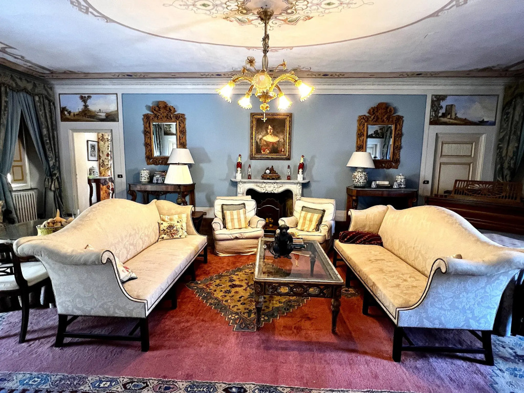 Villa Michaela, New Listing! Spacious Villa, exclusive venue with Pool, Chapel and Tennis courts
