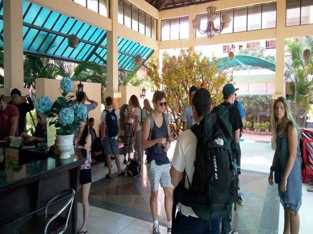 Hon Rom Central Beach Resort
