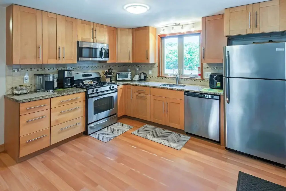 Walk to Beach & Main St: Dog-friendly Cape Cod Gem